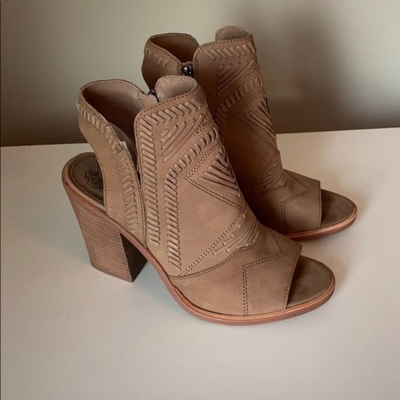 karinta block heel bootie